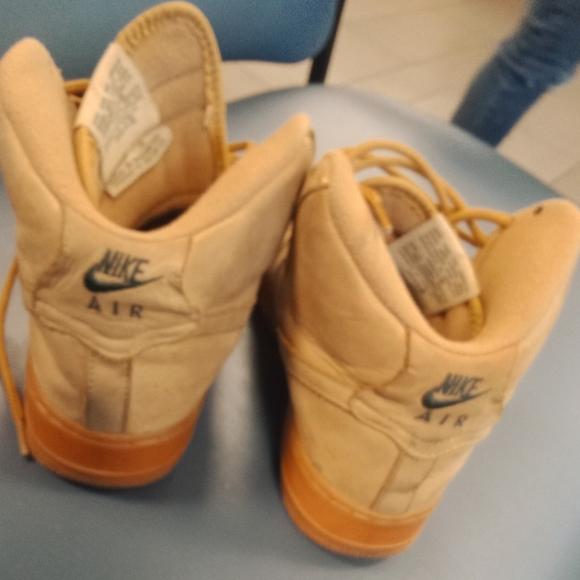 Tan Nike Air Force One High Top Sneakers size 6y - Picture 2 of 3